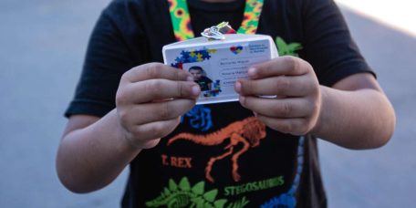 max-russi-celebra-dia-orgulho-autista