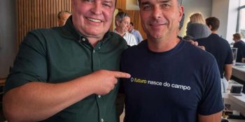 Max Russi lidera coletiva de imprensa em apoio a Flávio Bolsonaro