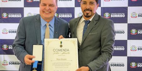 Max Russi recebe comenda no aniversário de 40 anos de Sorriso