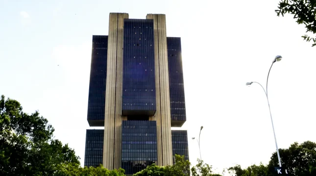 Mercado financeiro eleva previsão da inflação para 5,11% este ano