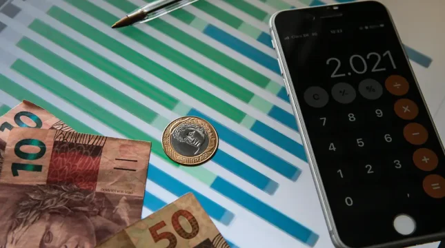 Mercado financeiro reduz expectativa para Selic em 2026