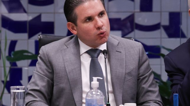 Motta convoca reunião de líderes para votar PL da escala 6x1