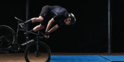 novo-traje-ciclismo-contem-airbag-integrado