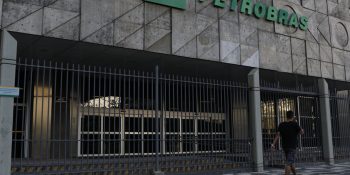 Petrobras aumenta diesel, mas subsídio mantém valor final