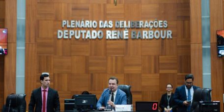Projeto de Max que prevê Libras em concursos avança na ALMT