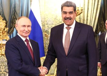 Putin expressa apoio a Maduro em meio a tensões com os EUA
