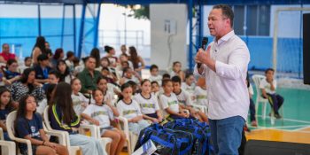 Rondonópolis entrega 2.500 kits de materiais para professores