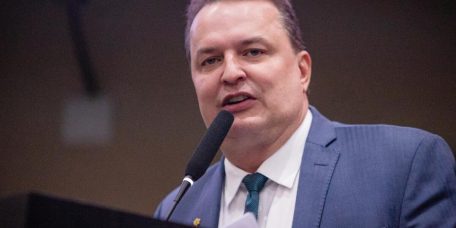 Servidores efetivos da ALMT reforçam apoio a Max Russi