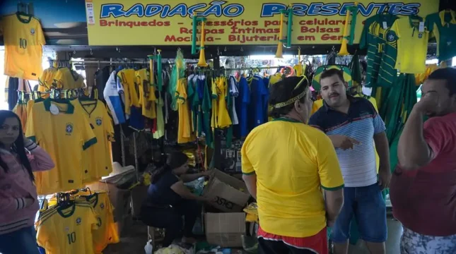 Vendas no comércio caem 0,8% em julho, ressaca Copa do Mundo