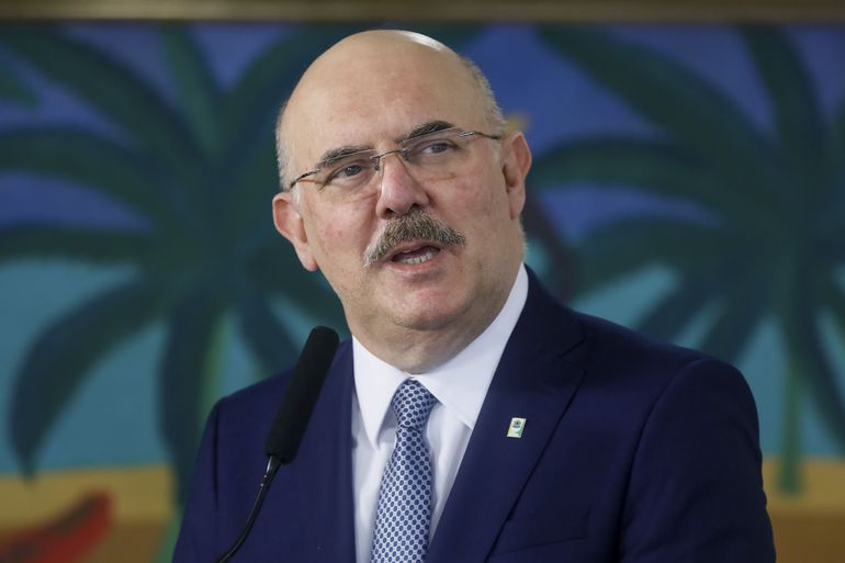 No momento, você está visualizando Ministro da Educação defende retorno às aulas